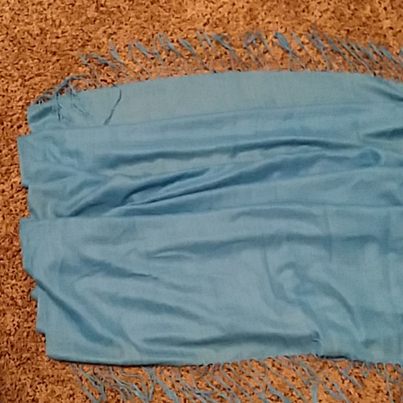 Scarf/Shawl - Picture 4 of 5